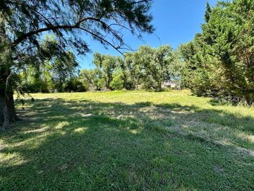 Lote en Venta en el Barrio CUBE con bajada propia