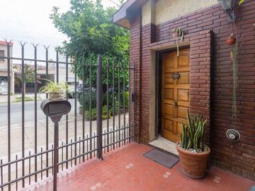 VENTA casa patio terraza y parrilla