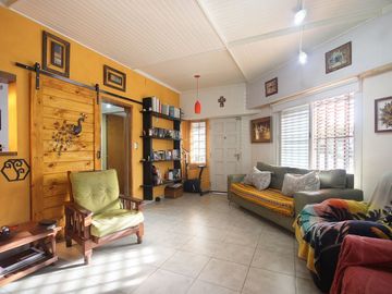 CASA EN VENTA LOTE PROPIO EXCELENTE ESTADO