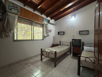 Casa de 4 ambientes con cochera en Saenz Peña