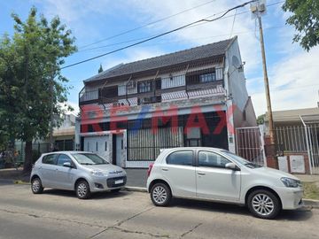 VENTA CASA 3 AMB + DEPTO 3 AMB Y LOCAL CASTELAR
