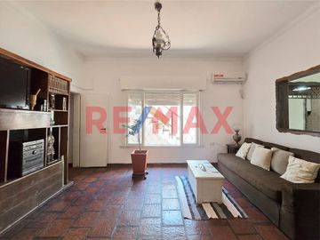 VENTA CASA 3 AMB + DEPTO 3 AMB Y LOCAL CASTELAR