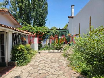 VENTA CASA 3 AMB + DEPTO 3 AMB Y LOCAL CASTELAR