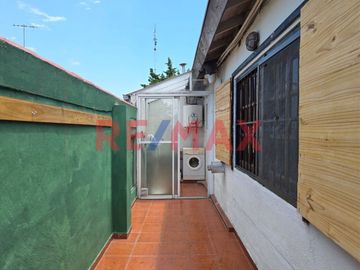 VENTA CASA 3 AMB + DEPTO 3 AMB Y LOCAL CASTELAR