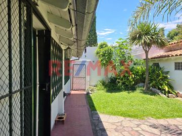 VENTA CASA 3 AMB + DEPTO 3 AMB Y LOCAL CASTELAR