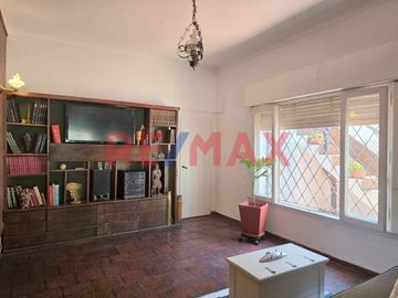 VENTA CASA 3 AMB + DEPTO 3 AMB Y LOCAL CASTELAR