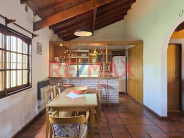 VENTA CASA 3 AMB + DEPTO 3 AMB Y LOCAL CASTELAR