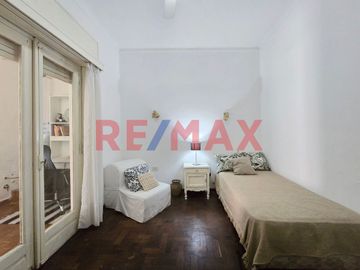 VENTA CASA 3 AMB + DEPTO 3 AMB Y LOCAL CASTELAR