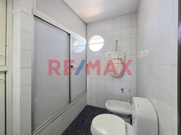 VENTA CASA 3 AMB + DEPTO 3 AMB Y LOCAL CASTELAR