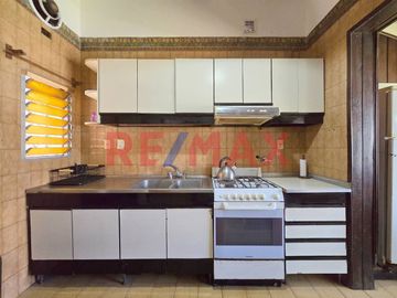 VENTA CASA 3 AMB + DEPTO 3 AMB Y LOCAL CASTELAR