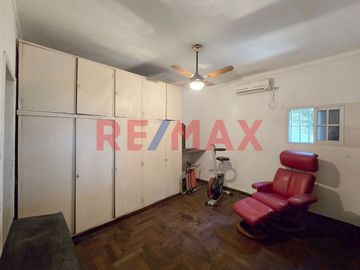 VENTA CASA 3 AMB + DEPTO 3 AMB Y LOCAL CASTELAR