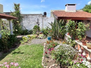 VENTA CASA 4 AMB QUINCHO GARAGE APTA CREDITO LUJAN