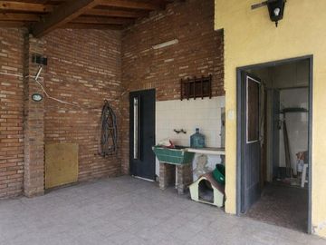 VENTA CASA 4 AMB VILLA TESEI CON JARDIN Y GARAGE
