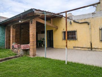 VENTA CASA 4 AMB VILLA TESEI CON JARDIN Y GARAGE