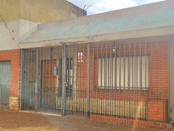 VENTA CASA 4 AMB VILLA TESEI CON JARDIN Y GARAGE