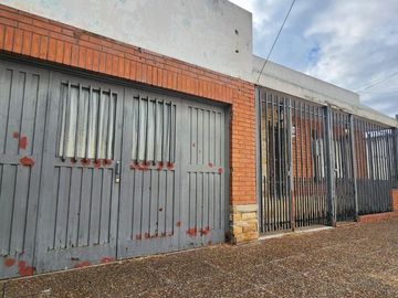 VENTA CASA 4 AMB VILLA TESEI CON JARDIN Y GARAGE