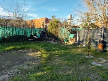 CASA EN MORENO VENTA 2 DORMITORIOS+ JARDIN+COCHERA