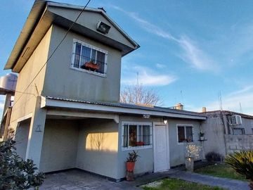 CASA EN MORENO VENTA 2 DORMITORIOS+ JARDIN+COCHERA