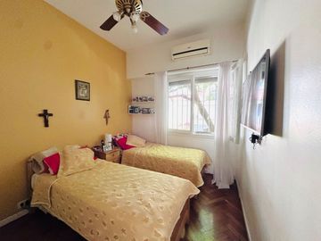 VENTA TRES AMBIENTES CON BALCÓN COCHERA SAAVEDRA