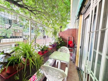 VENTA TRES AMBIENTES CON BALCÓN COCHERA SAAVEDRA