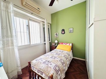 VENTA TRES AMBIENTES CON BALCÓN COCHERA SAAVEDRA
