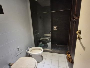 CASA EN VENTA LA PLATA 2 DORMITORIOS PARQUE