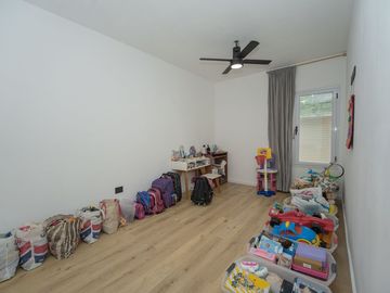 CASA EN VENTA LA PLATA 3 DORMITORIOS AMPLIO PARQUE