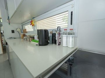 CASA EN VENTA LA PLATA 3 DORMITORIOS AMPLIO PARQUE