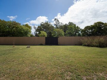 CASA EN VENTA LA PLATA 3 DORMITORIOS AMPLIO PARQUE