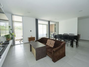 CASA EN VENTA LA PLATA 3 DORMITORIOS AMPLIO PARQUE