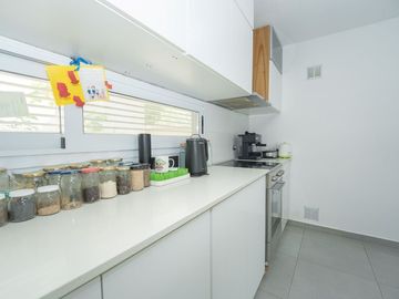 CASA EN VENTA LA PLATA 3 DORMITORIOS AMPLIO PARQUE
