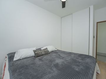 CASA EN VENTA LA PLATA 3 DORMITORIOS AMPLIO PARQUE