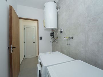 CASA EN VENTA LA PLATA 3 DORMITORIOS AMPLIO PARQUE
