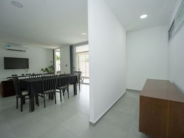CASA EN VENTA LA PLATA 3 DORMITORIOS AMPLIO PARQUE