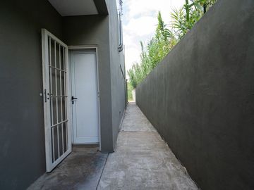 CASA EN VENTA LA PLATA 3 DORMITORIOS AMPLIO PARQUE