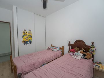 CASA EN VENTA LA PLATA 3 DORMITORIOS AMPLIO PARQUE