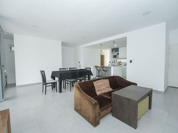 CASA EN VENTA LA PLATA 3 DORMITORIOS AMPLIO PARQUE