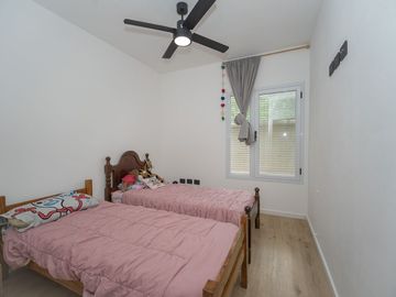 CASA EN VENTA LA PLATA 3 DORMITORIOS AMPLIO PARQUE