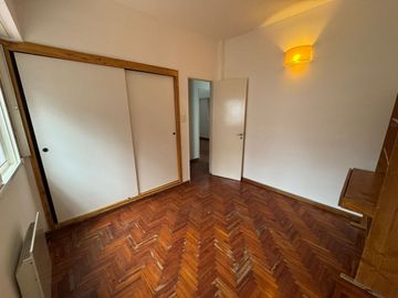 VENTA CASA 4 AMB CON PATIO Y COCHERA EN ITUZAINGO