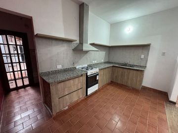 VENTA CASA 4 AMB CON PATIO Y COCHERA EN ITUZAINGO