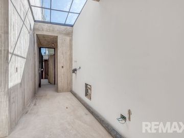 VENTA DE  CASA EN BARRIO CERRADO CON PORTON