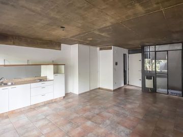 AMPLIO MONOAMBIENTE EN VENTA 49M2 TOTALES. BALCON