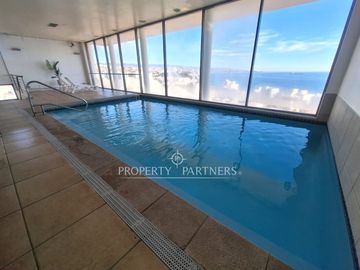 Se vende departamento en sector residencial poniente con amplios espacios, finas terminaciones y hermosa vista