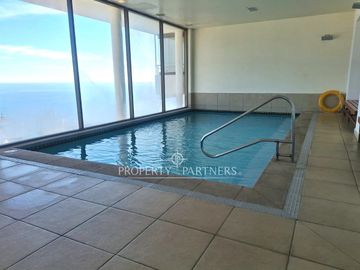Se vende departamento en sector residencial poniente con amplios espacios, finas terminaciones y hermosa vista