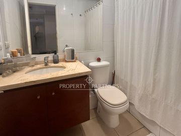 Se vende departamento en sector residencial poniente con amplios espacios, finas terminaciones y hermosa vista