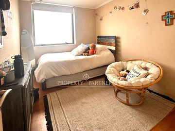 Se vende departamento en sector residencial poniente con amplios espacios, finas terminaciones y hermosa vista