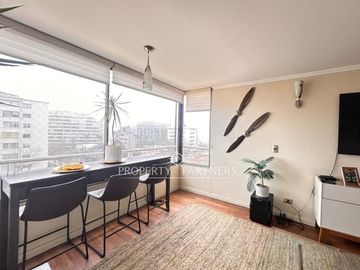 Se vende departamento como nuevo, amoblado, excelentes espacios y extraordinaria ubicación. 4 dormitorios 3 baños 2 estacionamientos 1 bodega