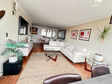 Se vende departamento como nuevo, amoblado, excelentes espacios y extraordinaria ubicación. 4 dormitorios 3 baños 2 estacionamientos 1 bodega