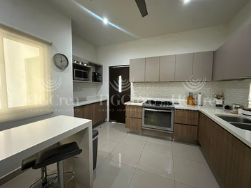 CASA EN VENTA EN VALLE PONIENTE