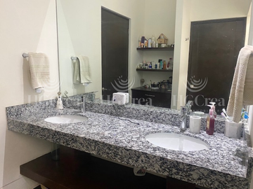CASA EN VENTA EN VALLE PONIENTE